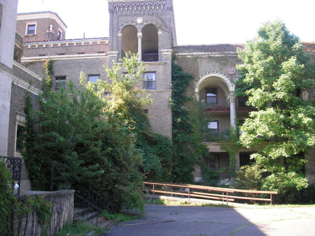 Outside of Molly Stark sanatorium.