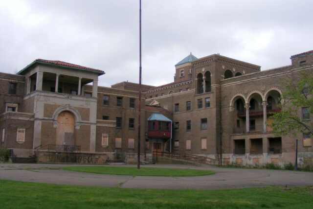 Molly Stark hospital's exterior.